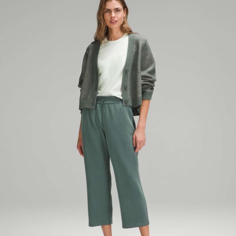 lululemon | Softstreme High-Rise Straight-Leg
Cropped Pant - Dark Forest 24”